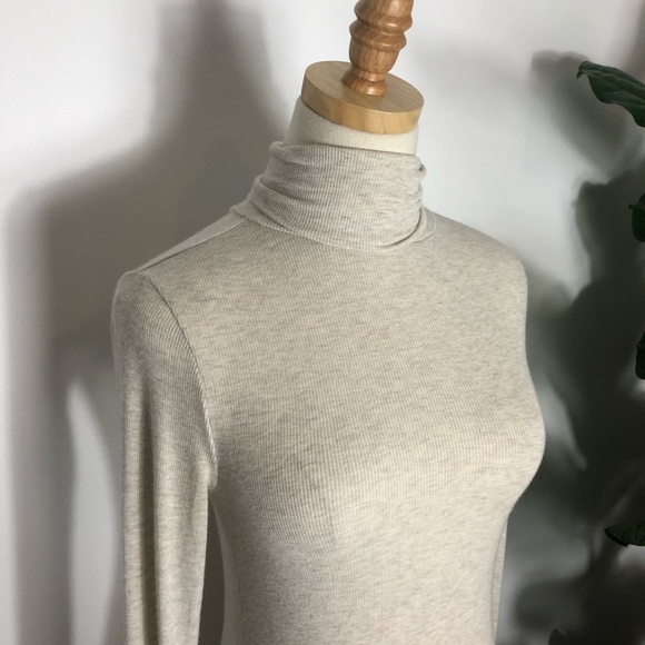 GAP Tops - Gap Oatmeal Ribbed Turtleneck Long Sleeve T-Shirt XS